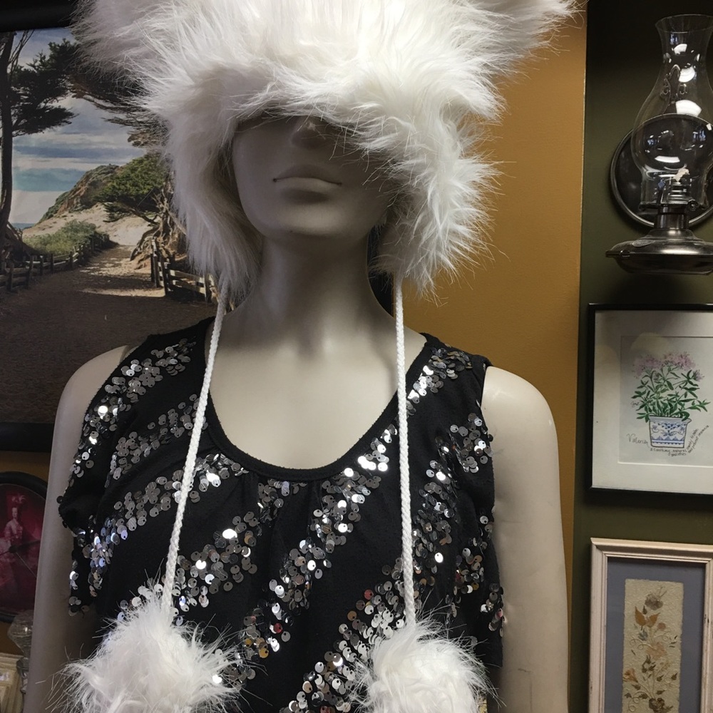 Fur hat - Picture 2 of 3